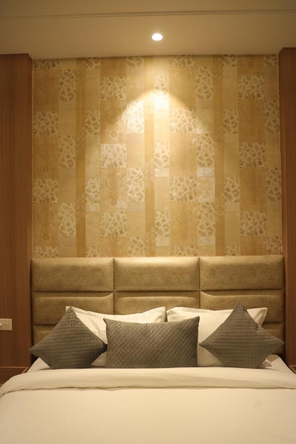 Hotel Crown Savoy, Near Railway Station & Guru Nanak Dev University Amritsar Exterior photo