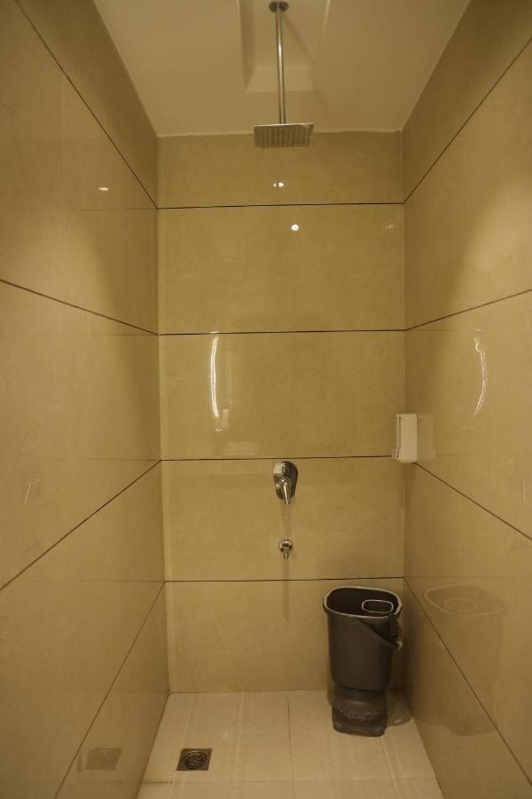 Hotel Crown Savoy, Near Railway Station & Guru Nanak Dev University Amritsar Exterior photo